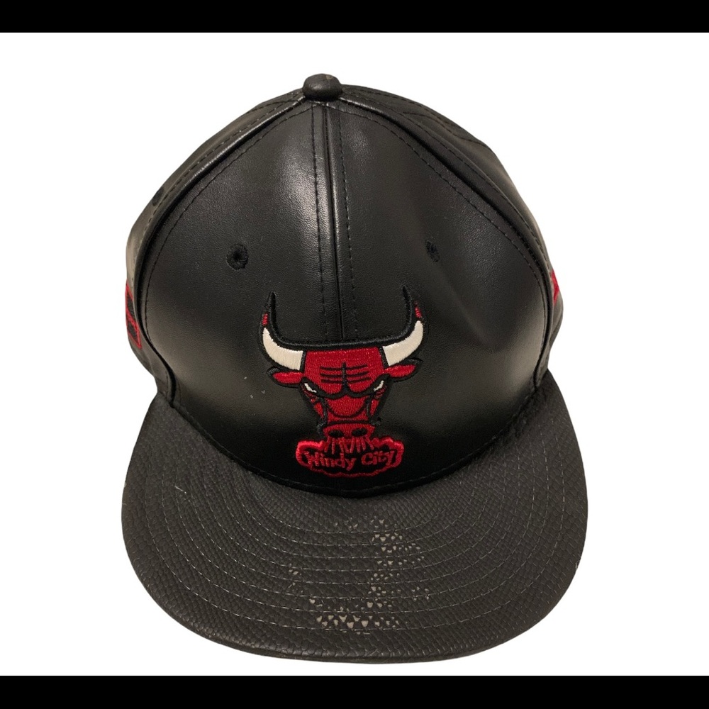 Vintage Chicago Bulls black leather hat.